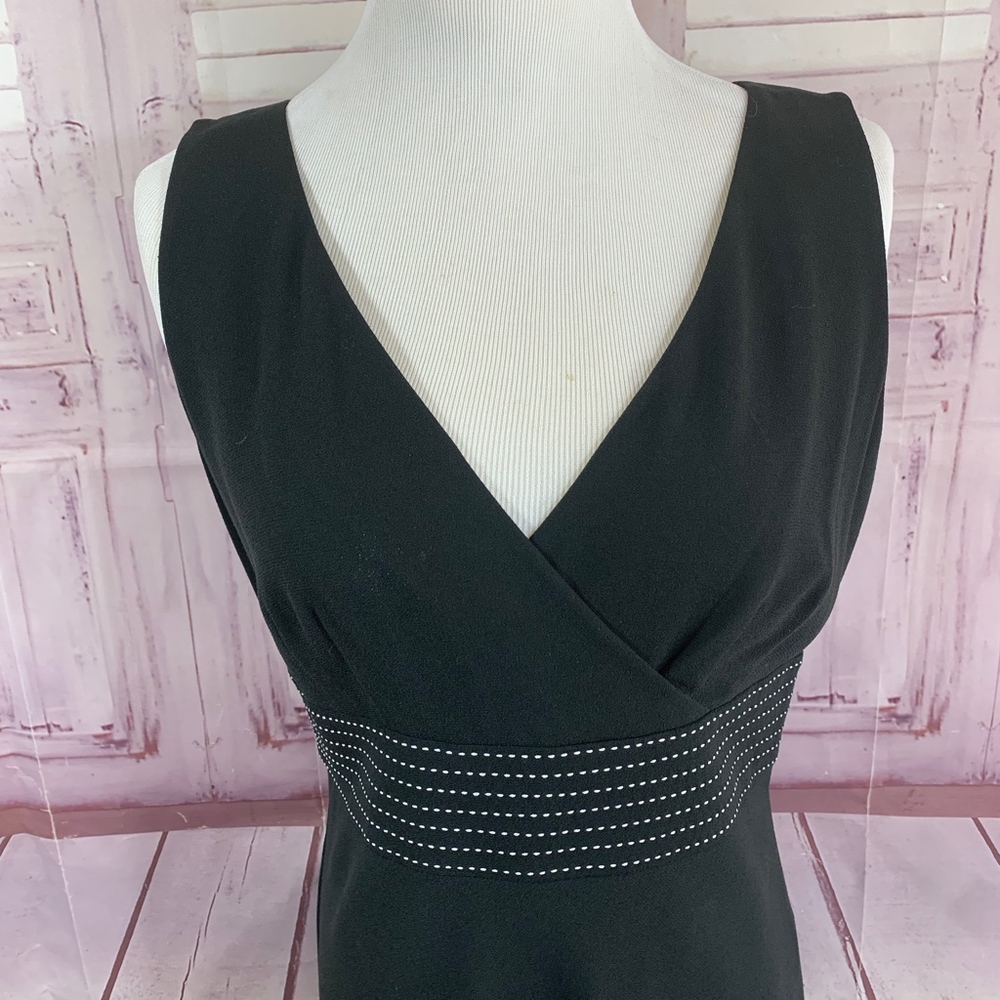 Ann Taylor Black Sleeveless V-neck Dress Size 6P - Picture 4 of 8